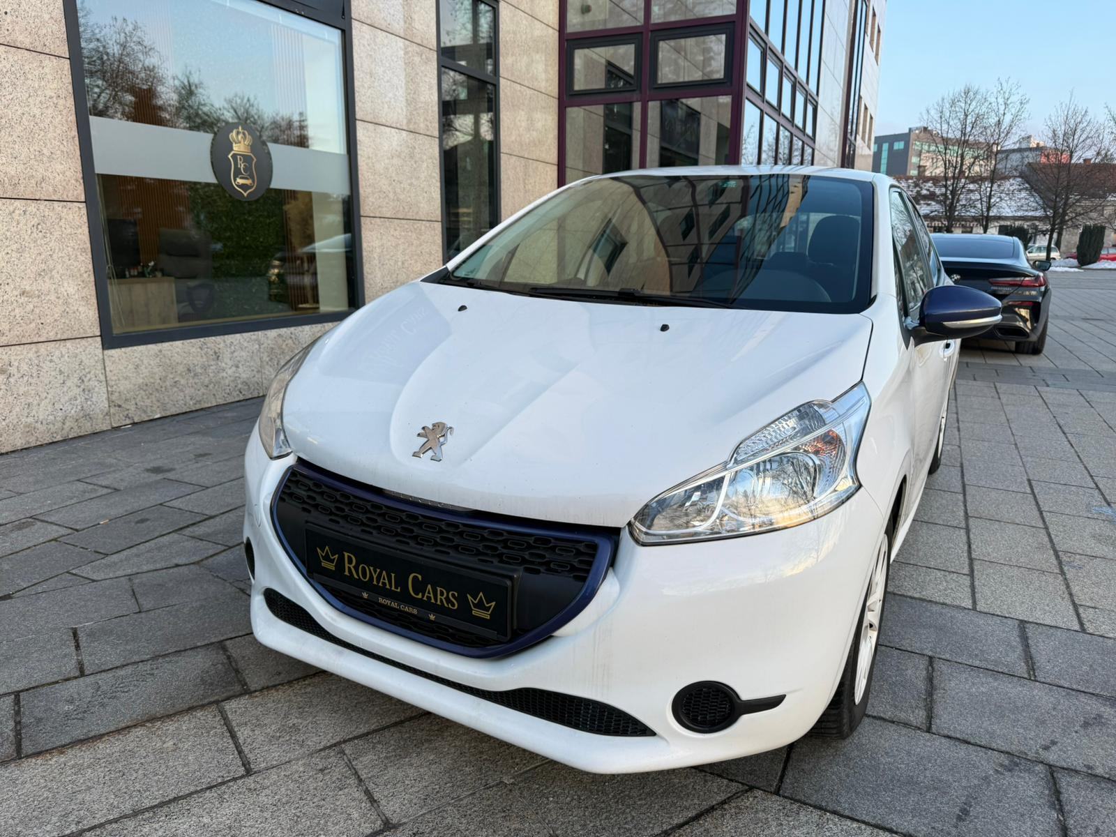 PEUGEOT 208 - 2015 GOD - RUČNI MJENJAČ - TOP! - NOVI SERVIS - NOVA REG, fotografija 2