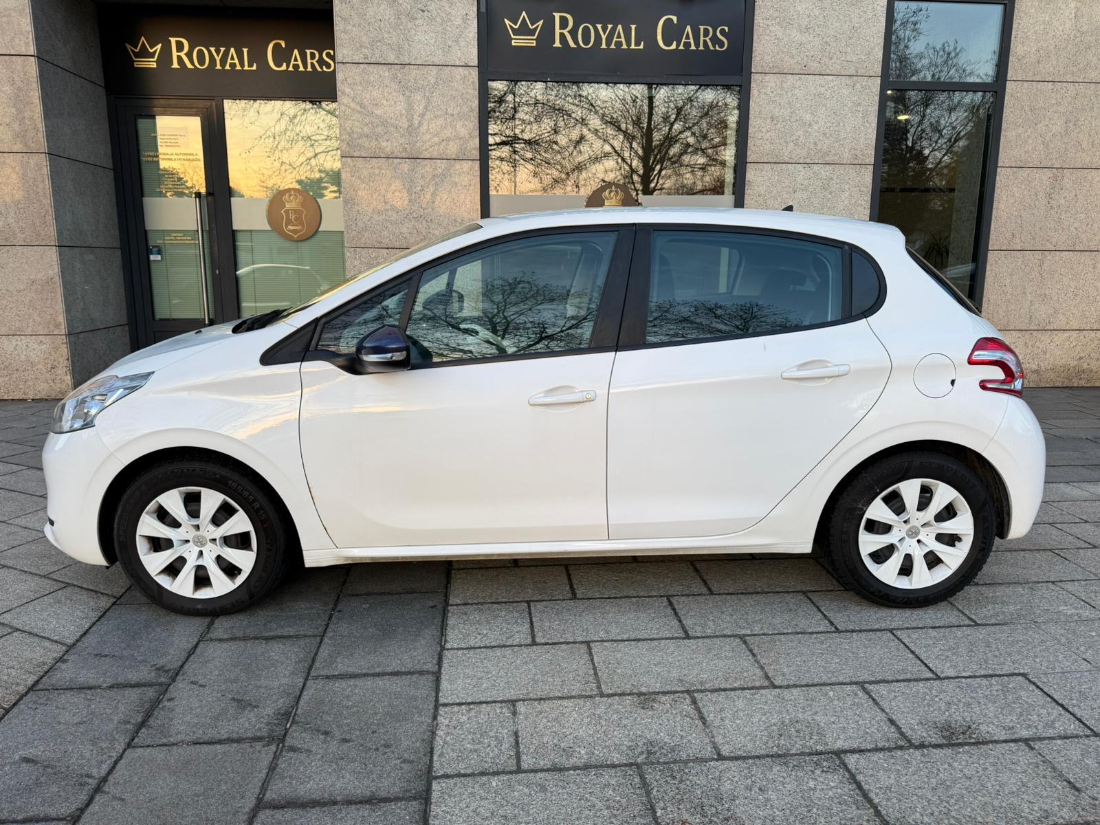 PEUGEOT 208 - 2015 GOD - RUČNI MJENJAČ - TOP! - NOVI SERVIS - NOVA REG, fotografija 10
