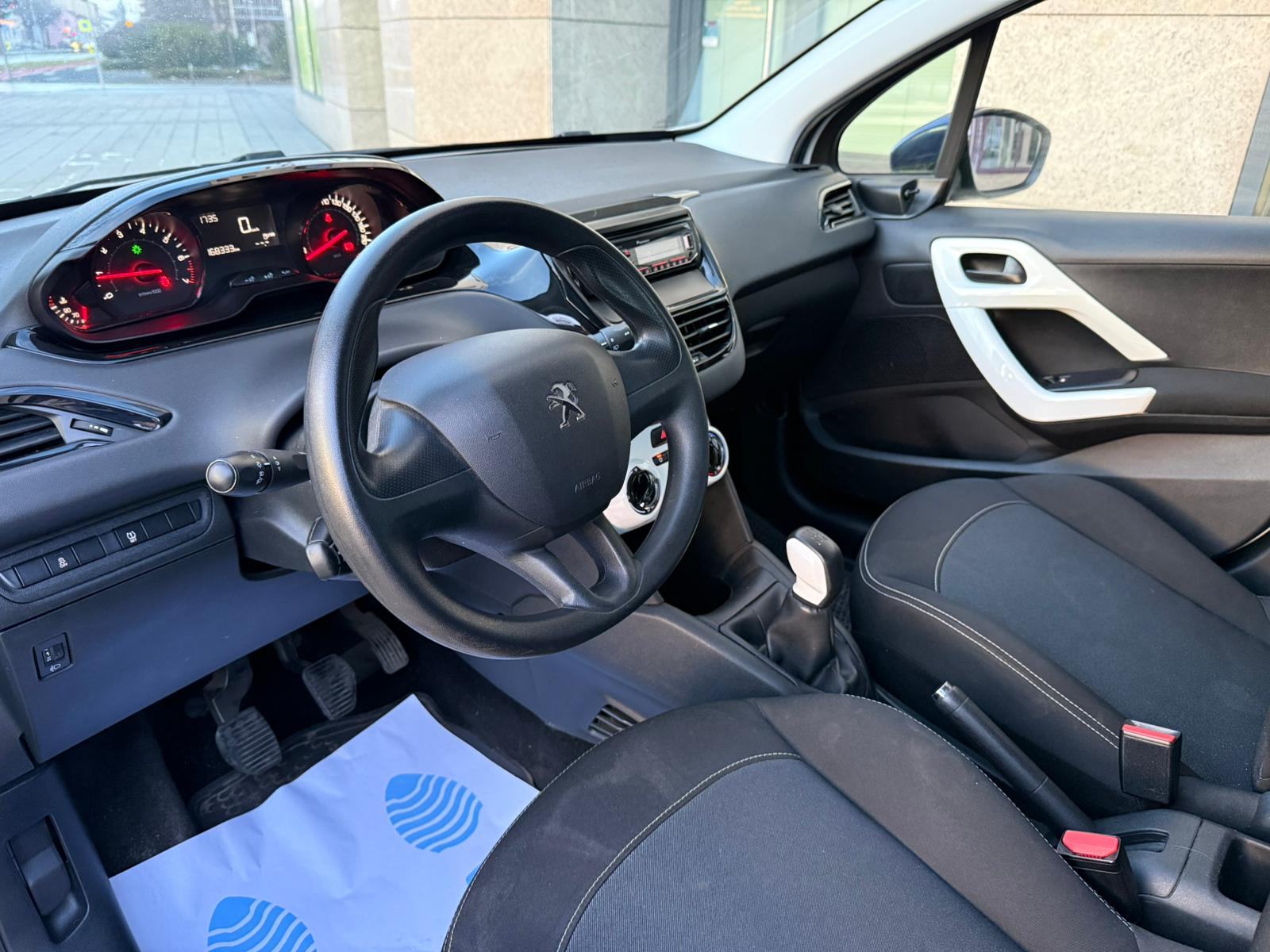 PEUGEOT 208 - 2015 GOD - RUČNI MJENJAČ - TOP! - NOVI SERVIS - NOVA REG, fotografija 12