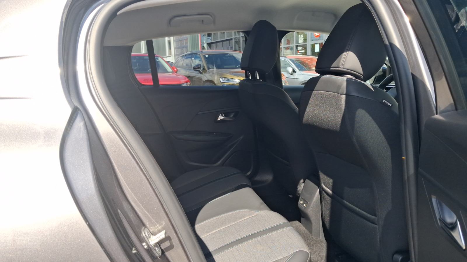 PEUGEOT 208 2023 • PREMIUM jamstvo • AutoZubak Rabljena, fotografija 10