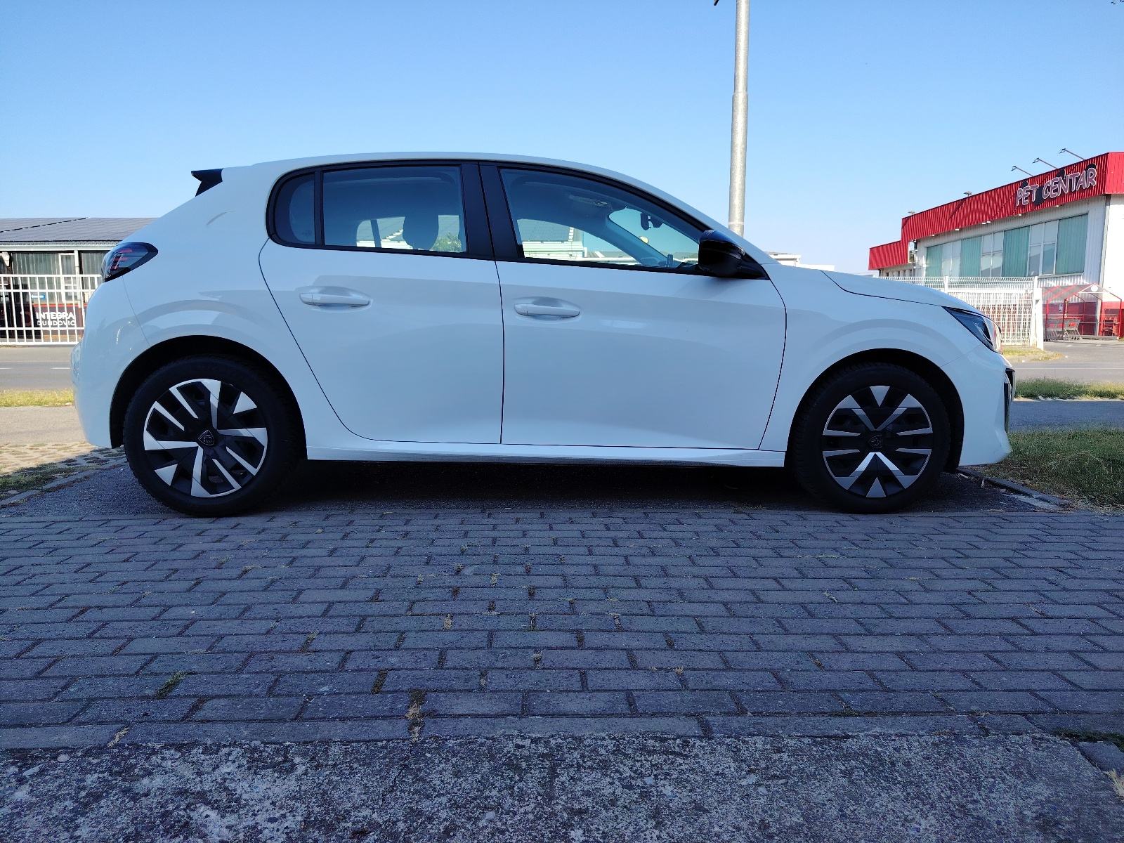 Peugeot 208, 2025god, 1,2 benzin, fotografija 4