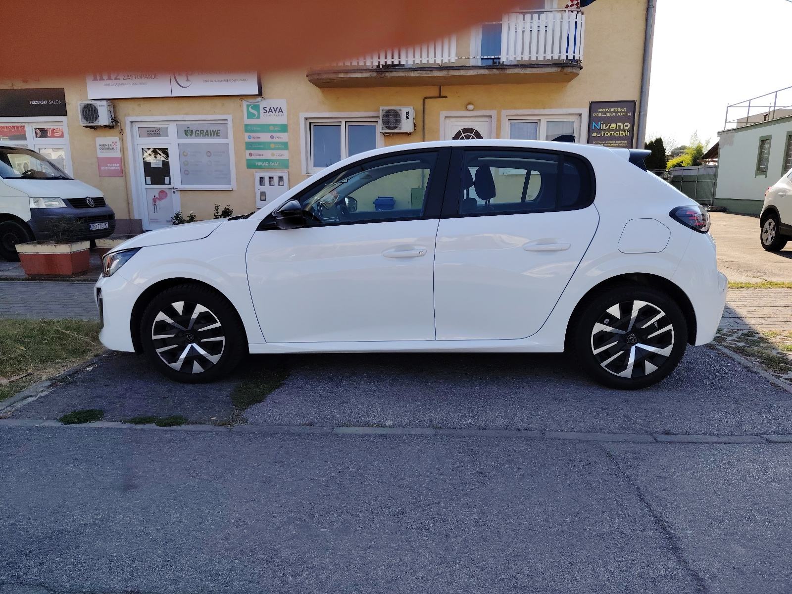 Peugeot 208, 2025god, 1,2 benzin, fotografija 8