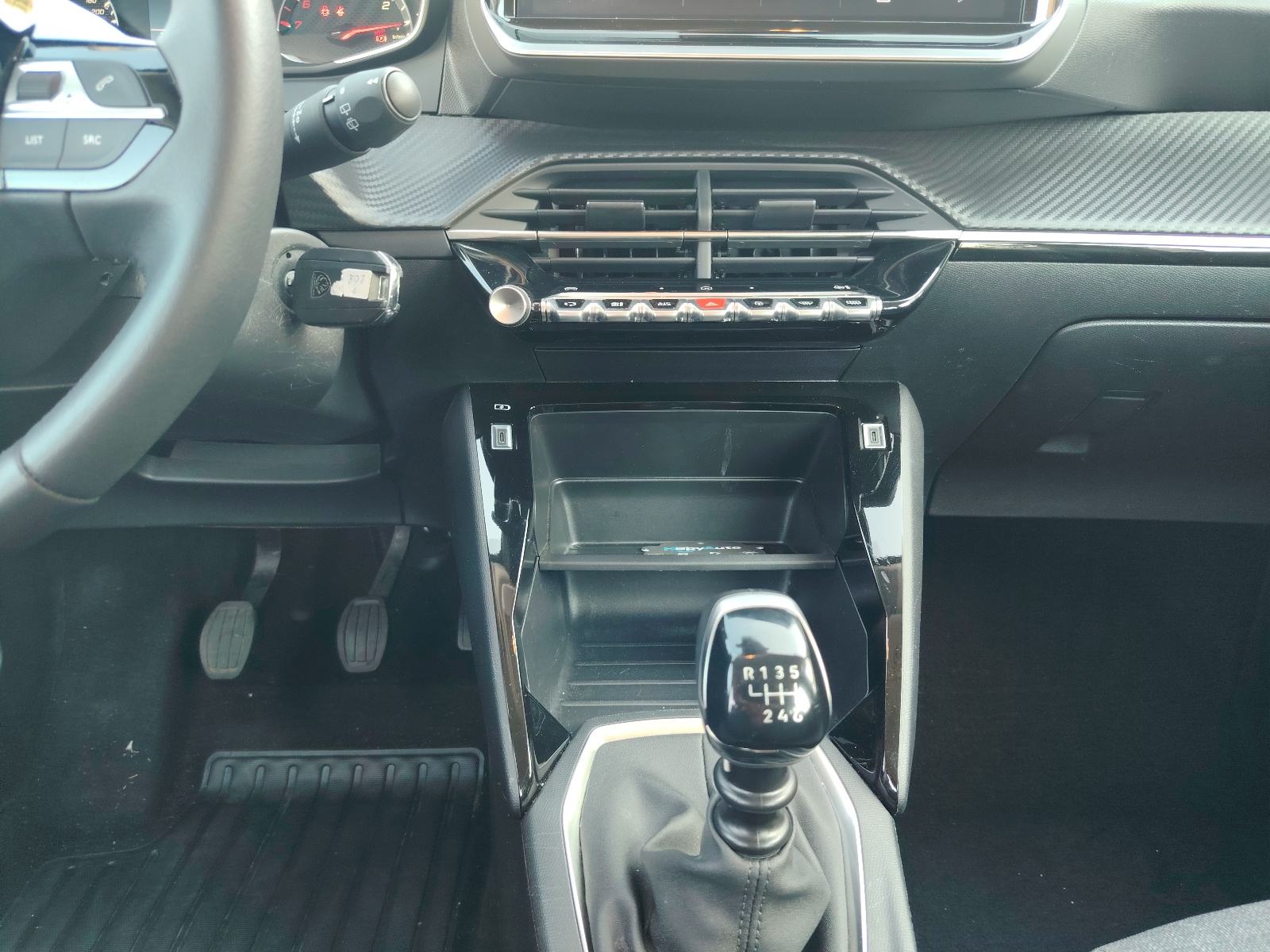 Peugeot 208, 2025god, 1,2 benzin, fotografija 11