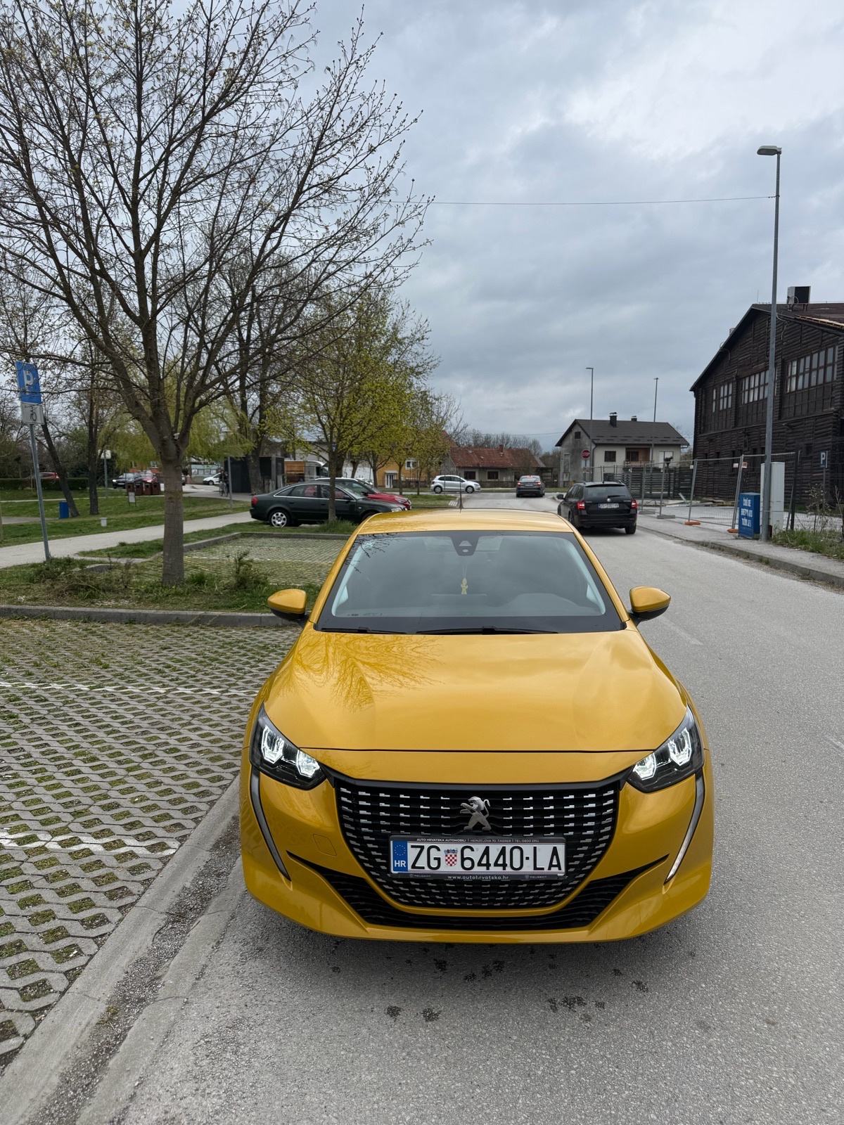 Peugeot 208 *ALLURE*1 VLASNIK*SVI SERVISI PEUGEOT*HR AUTO*, fotografija 3