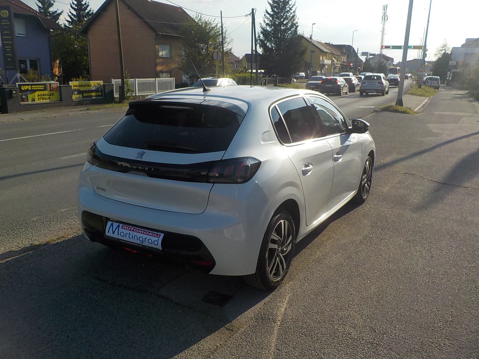 Peugeot 208 ALLURE BUSINESS 1.2 PURETECH 100 ks ⭐️HR AUTO⭐️JAMSTVO⭐️, fotografija 3