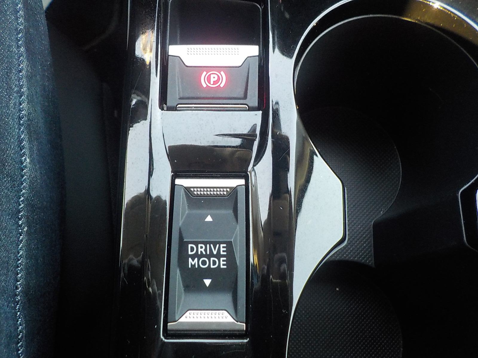 Peugeot 208 ALLURE BUSINESS 1.2 PURETECH 100 ks ⭐️HR AUTO⭐️JAMSTVO⭐️, fotografija 13