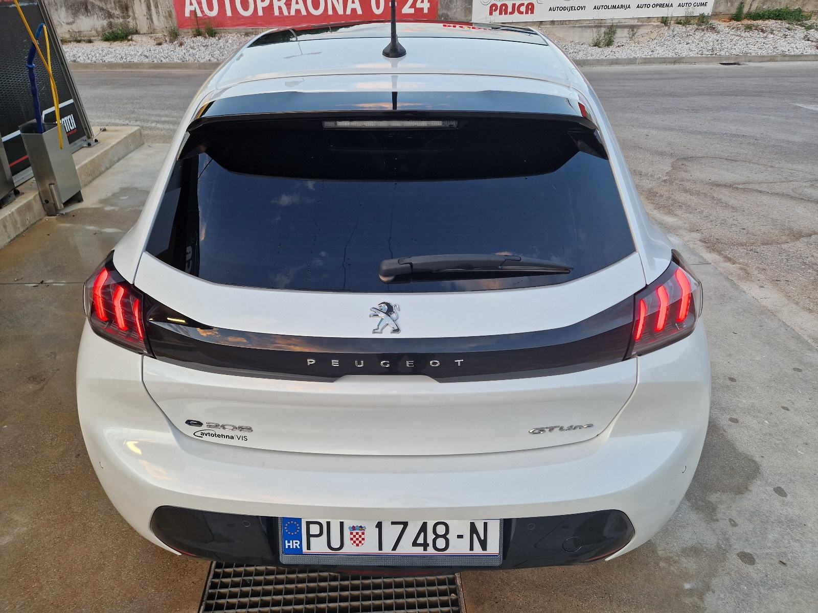 Peugeot električni-208 GT line, fotografija 5