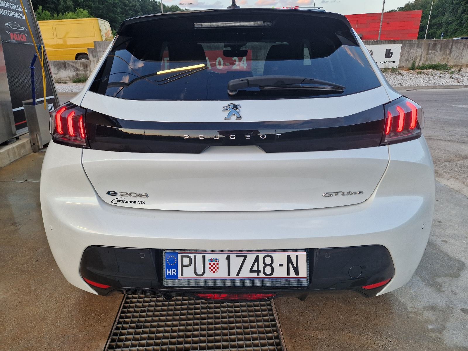 Peugeot električni-208 GT line, fotografija 4