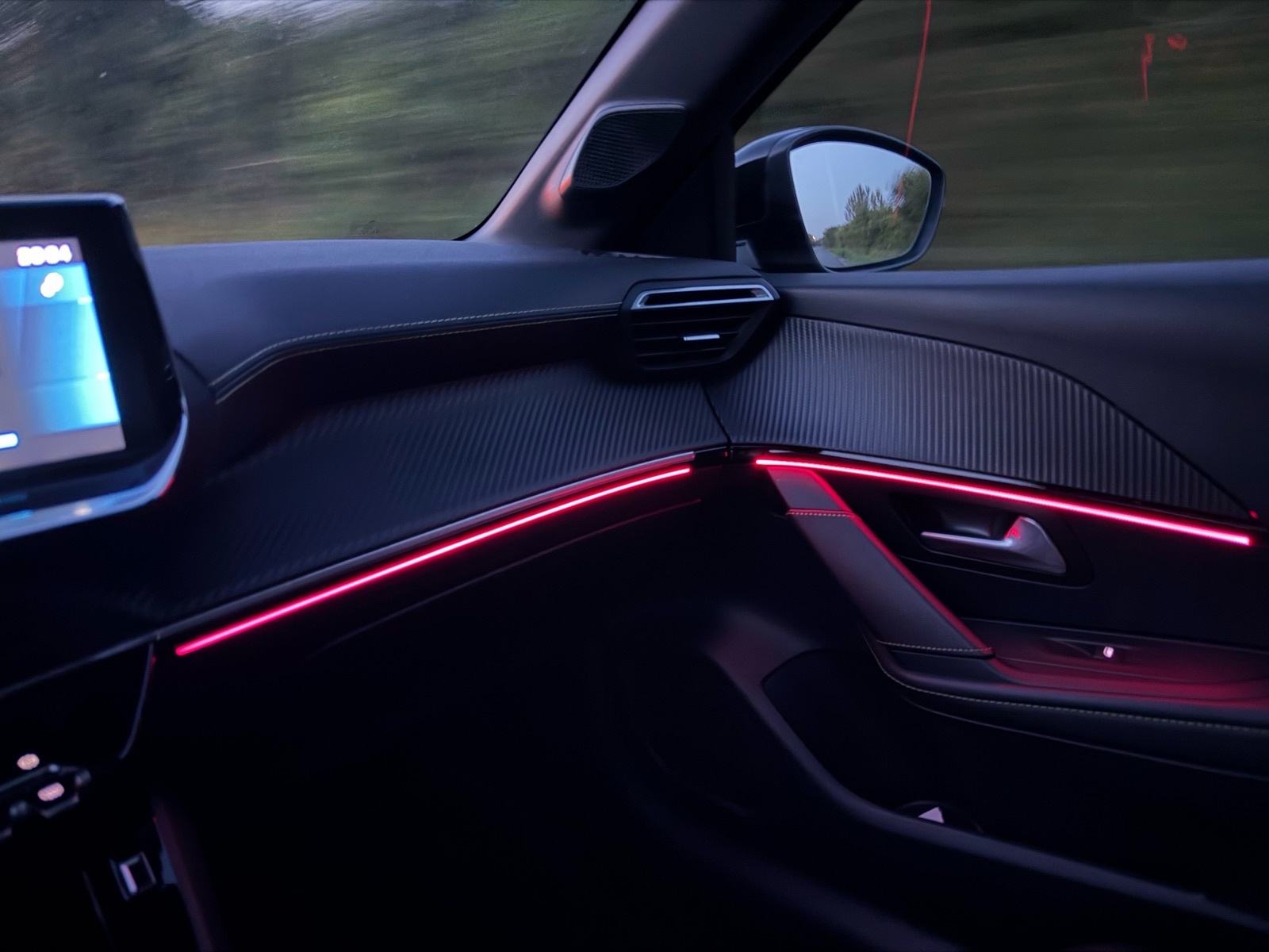 Peugeot 208 GT 1,2 PureTech | LED | KAMERA | PANORAMA | VIRTUAL | 17", fotografija 18