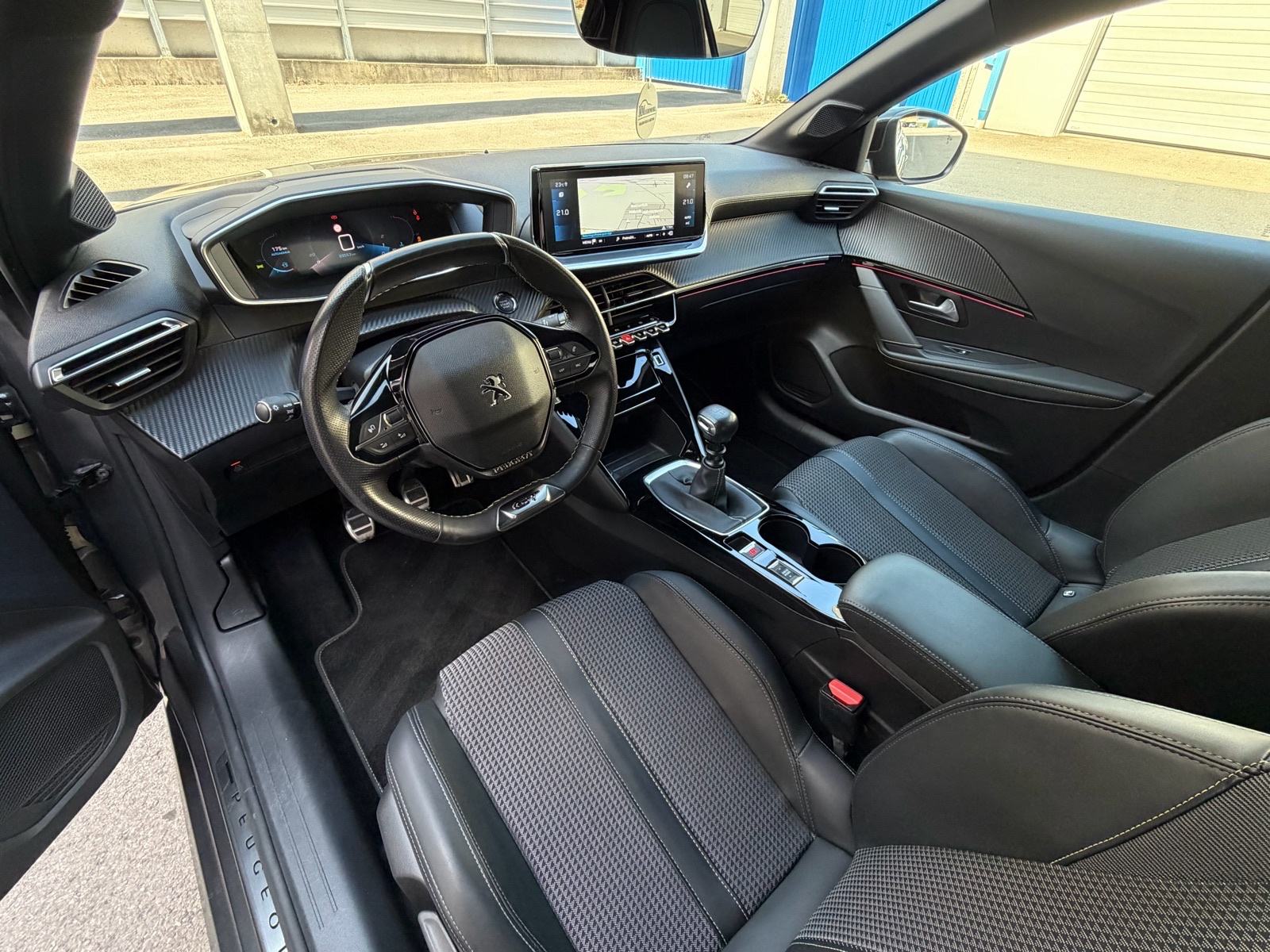 Peugeot 208 GT 1,2 PureTech | LED | KAMERA | PANORAMA | VIRTUAL | 17", fotografija 8