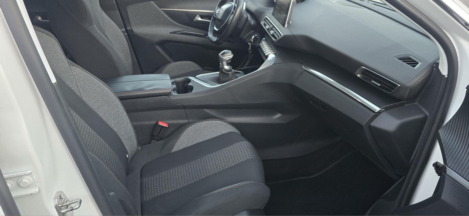 Peugeot 3008 1,2-96 KW- PANORAMA-KAMERA- 9.990 €, fotografija 10