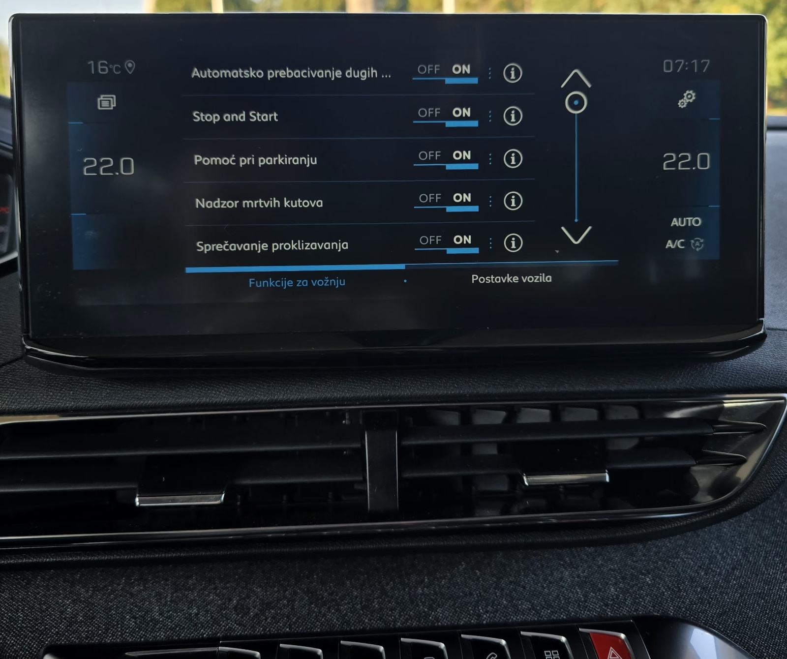 Peugeot 3008 1,2 automatik, fotografija 18