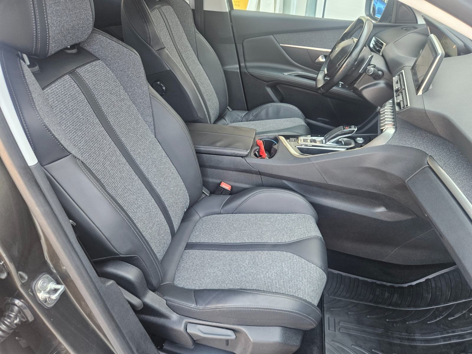Peugeot 3008 1,2 PureTech 130 S&S Allure Aut.,72400KM,1 GODINU REGISTR, fotografija 8
