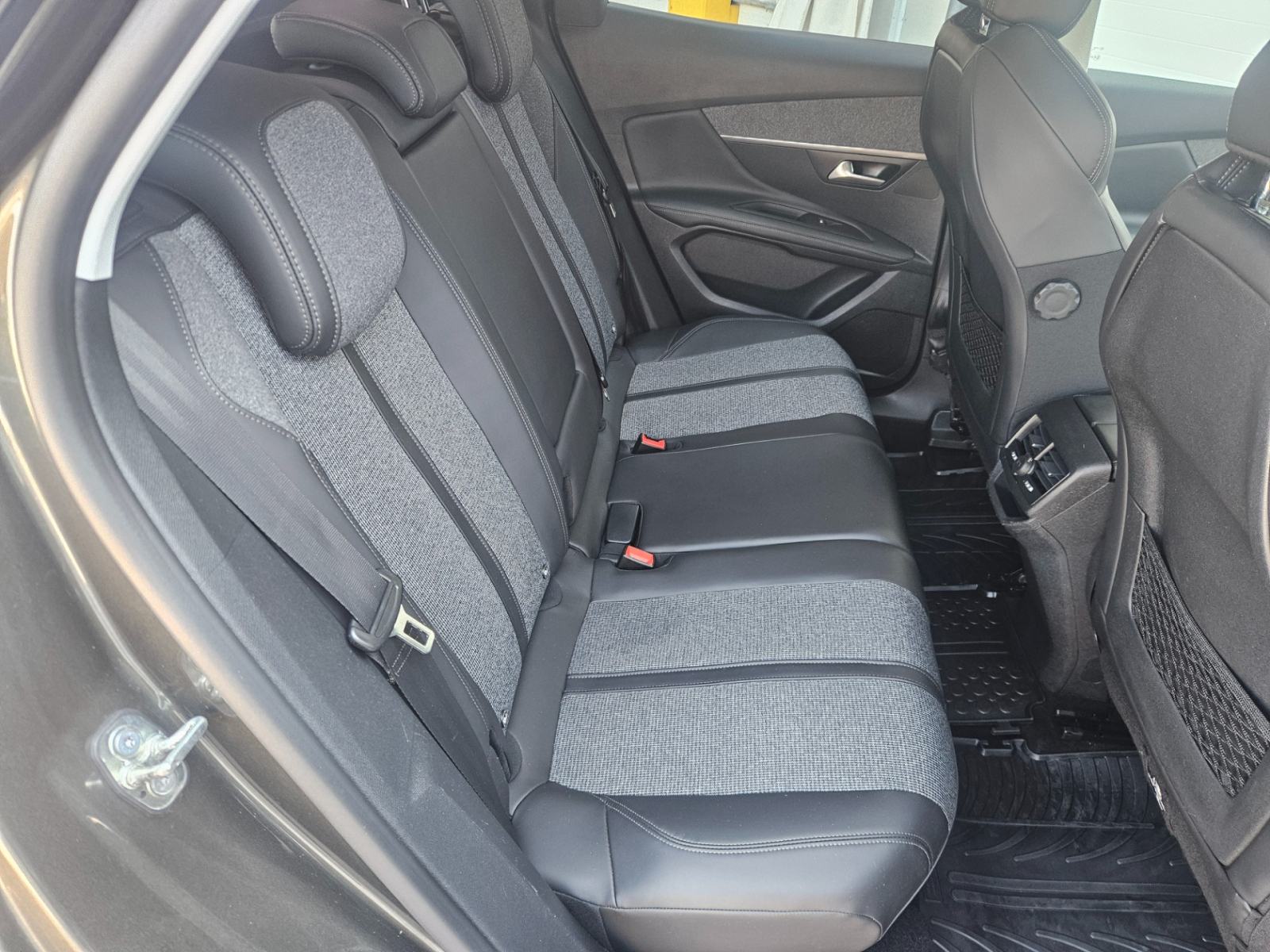 Peugeot 3008 1,2 PureTech 130 S&S Allure Aut.,72400KM,1 GODINU REGISTR, fotografija 17