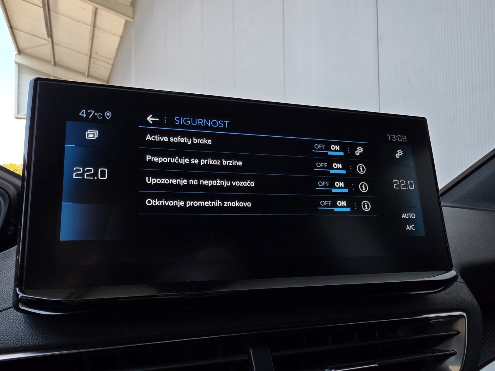 Peugeot 3008 1,2 PureTech 130 KS, NAVIGACIJA, KAMERA, CAR VERTICAL, fotografija 19