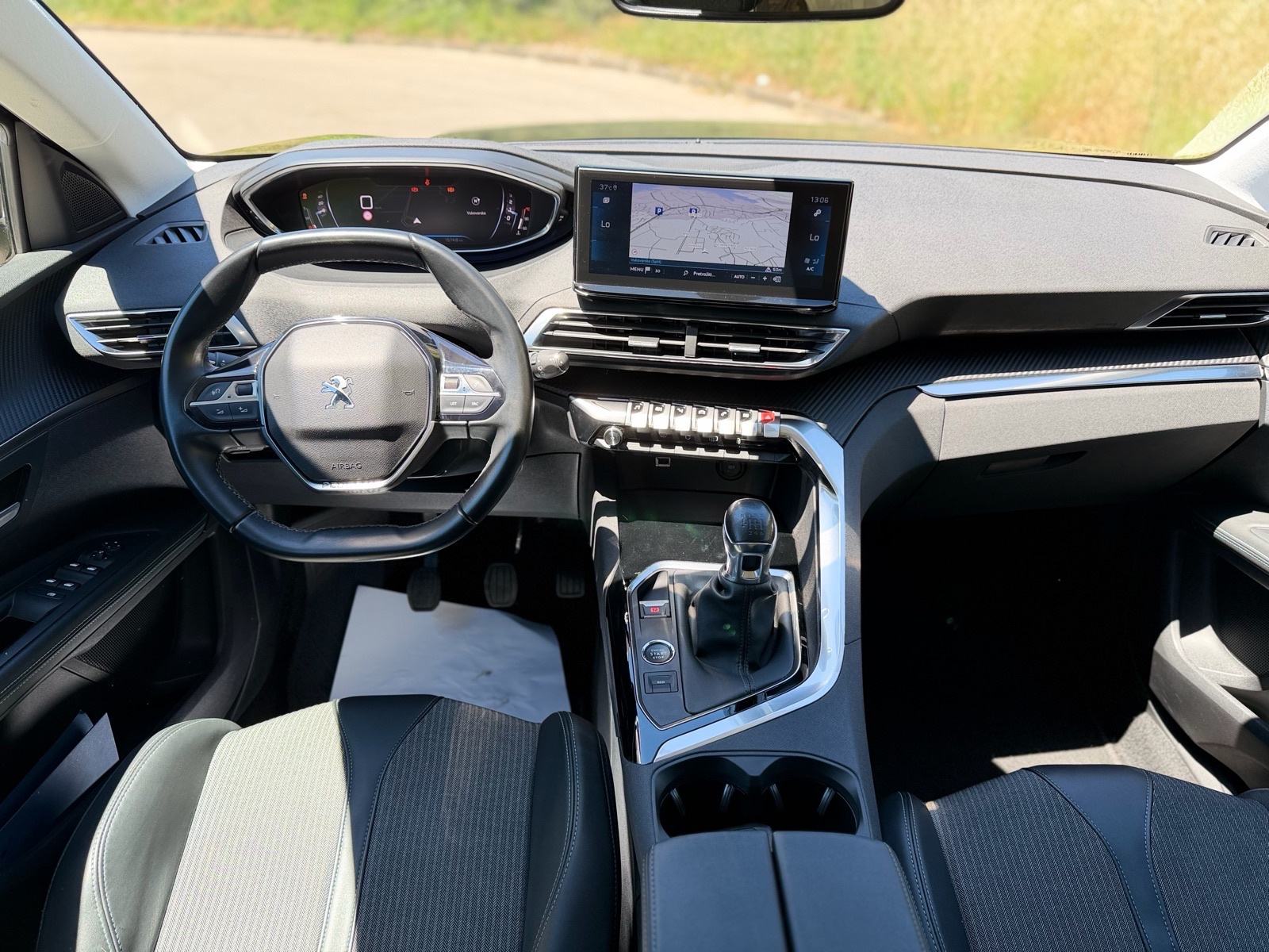 Peugeot 3008 1,2 PureTech Allure 2021, fotografija 12