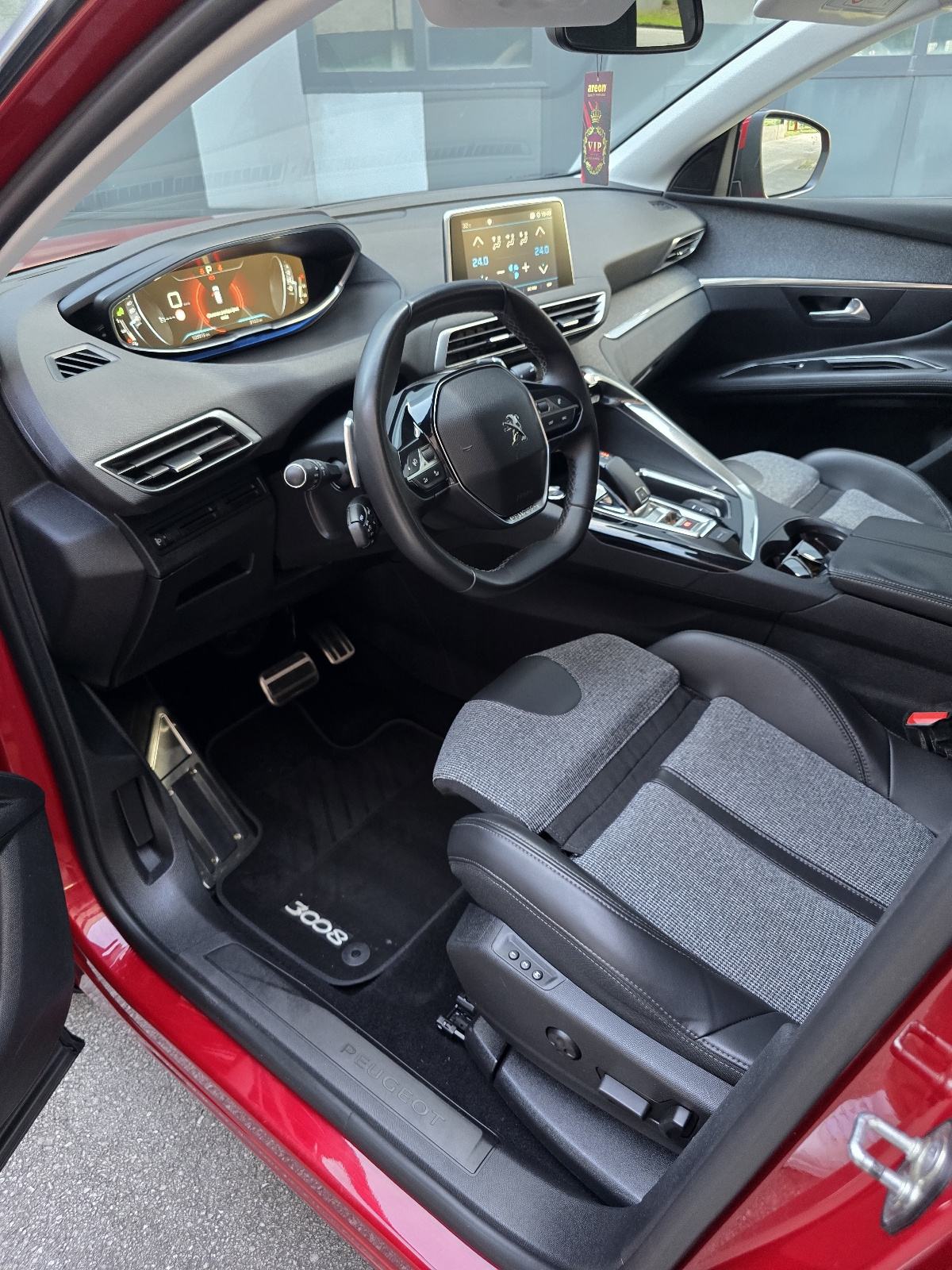 Peugeot 3008 1.2 PureTech, benzin (130 KS) automatik, Allure, fotografija 11