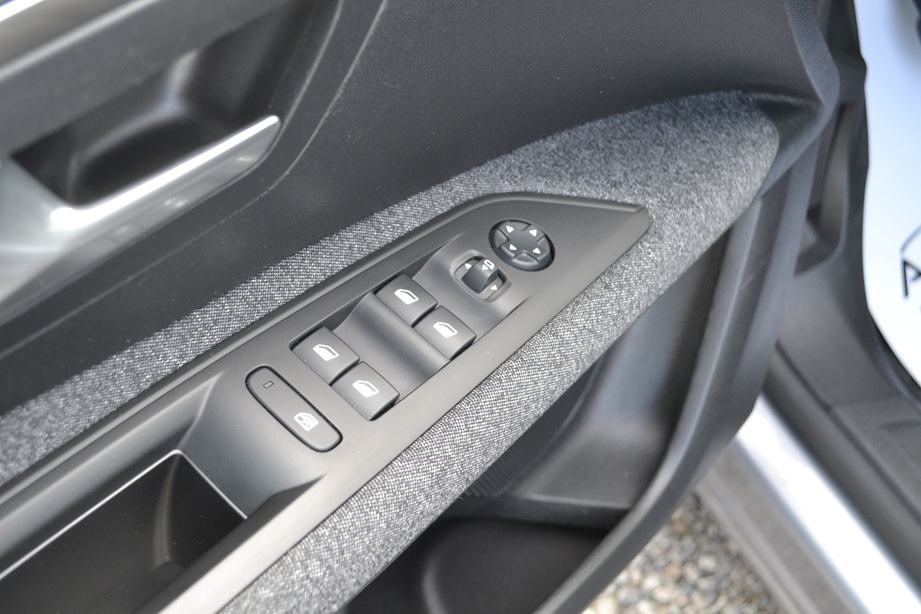 Peugeot 3008 1,2 PureTech ** rata 195€ na 5 god BEZ UČEŠĆA ** servisna, fotografija 13