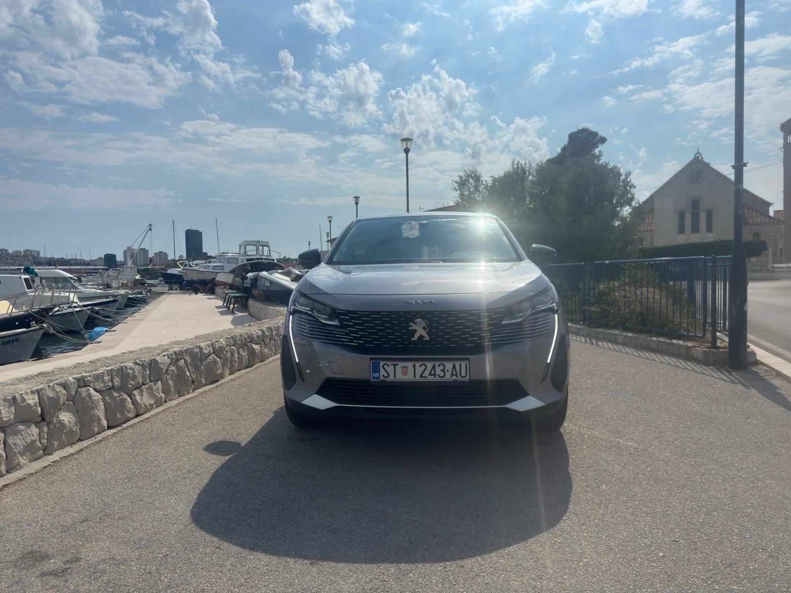 Peugeot 3008 Allure 2022g - 1.2 130ks/96kw **samo 21 000km**, pogled izvana - slika 1