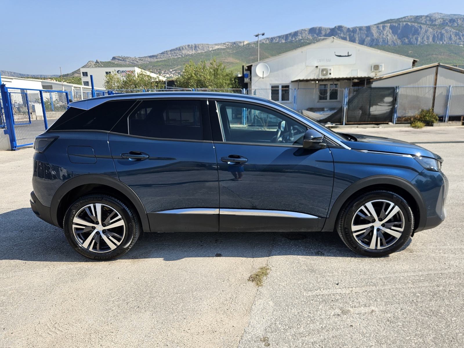 PEUGEOT 3008 1,2 TURBO 130 KS • SAMO 12.000 KM • FULL OPREMA ALLURE, fotografija 4