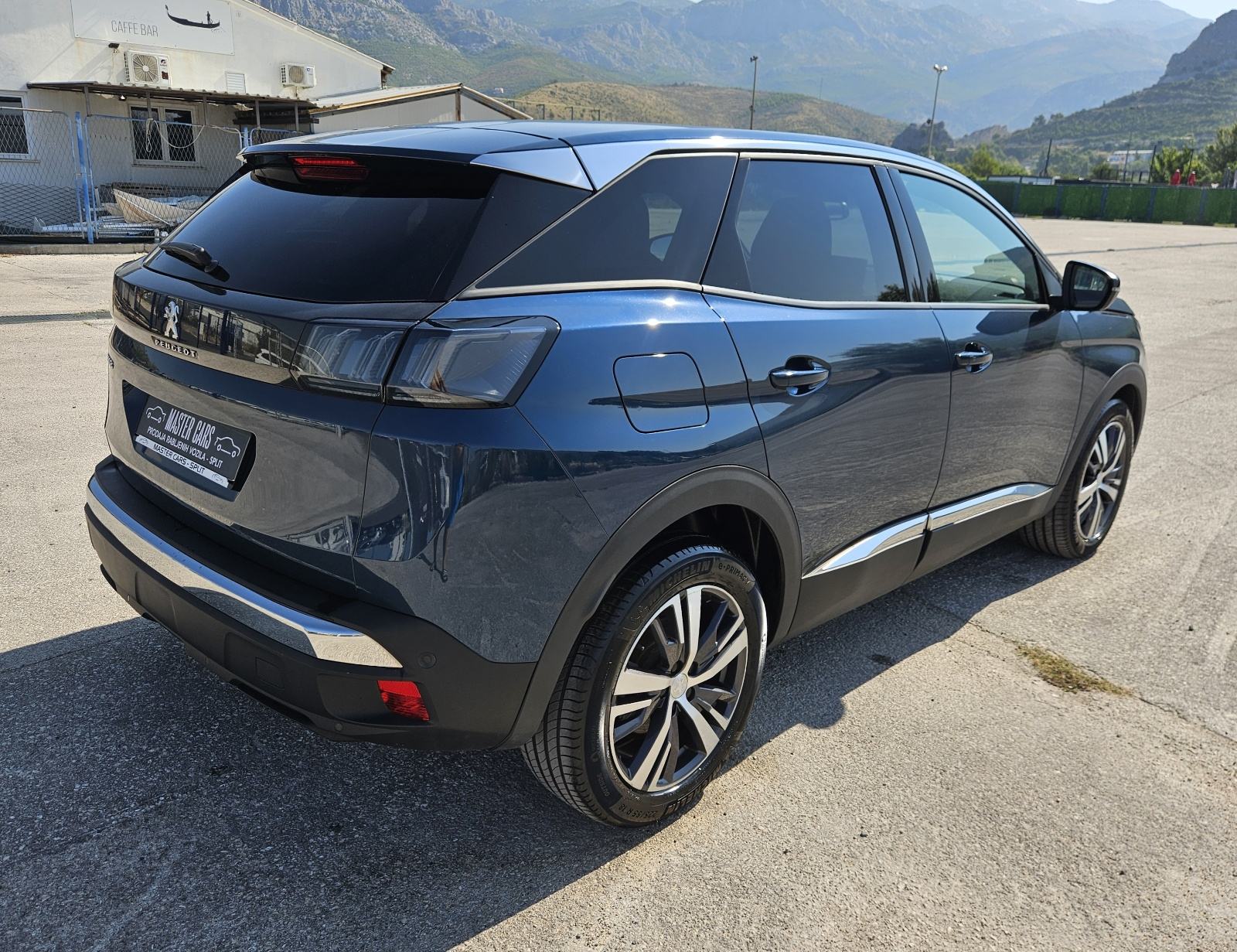 PEUGEOT 3008 1,2 TURBO 130 KS • SAMO 12.000 KM • FULL OPREMA ALLURE, fotografija 5