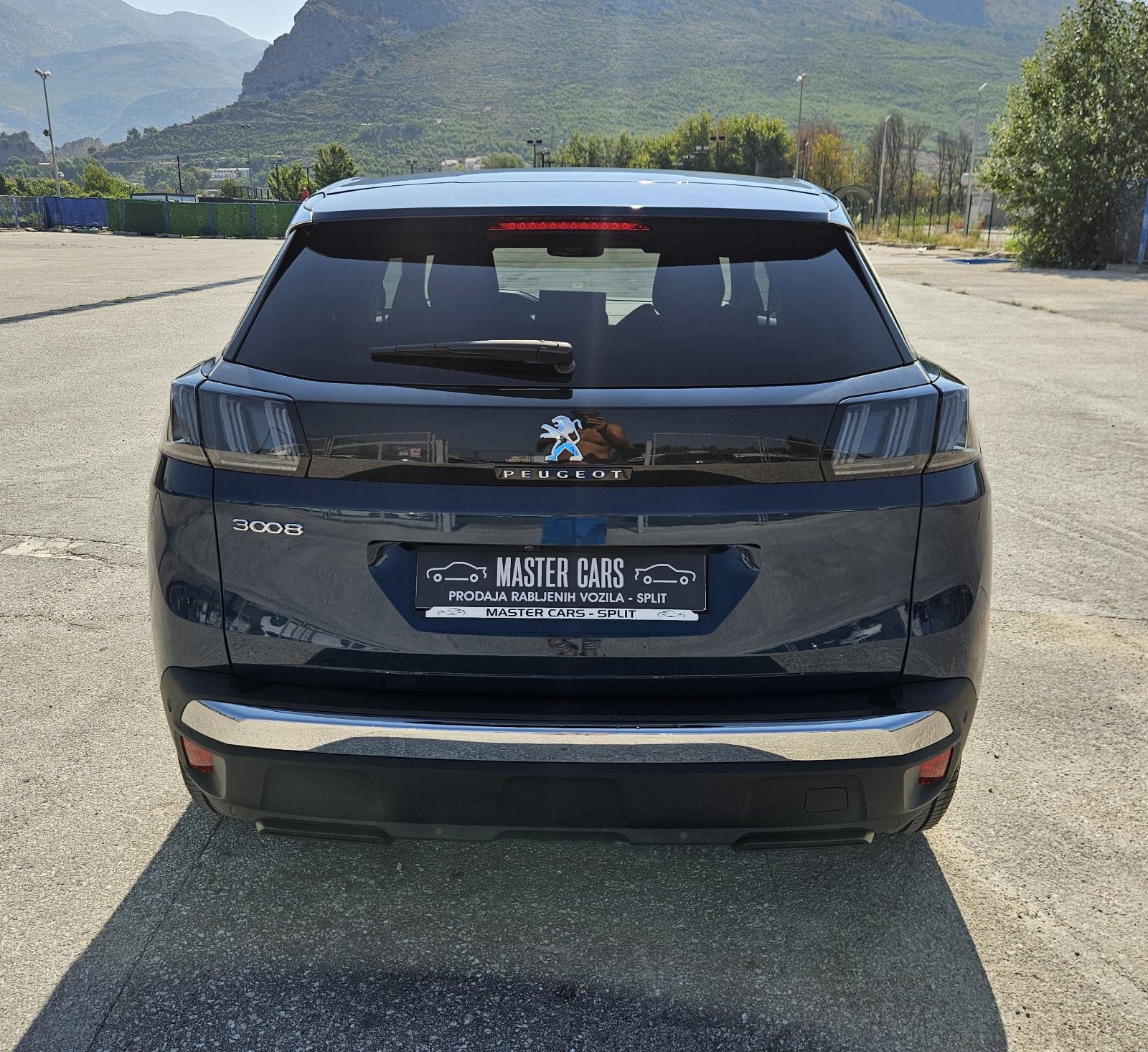 PEUGEOT 3008 1,2 TURBO 130 KS • SAMO 12.000 KM • FULL OPREMA ALLURE, fotografija 6