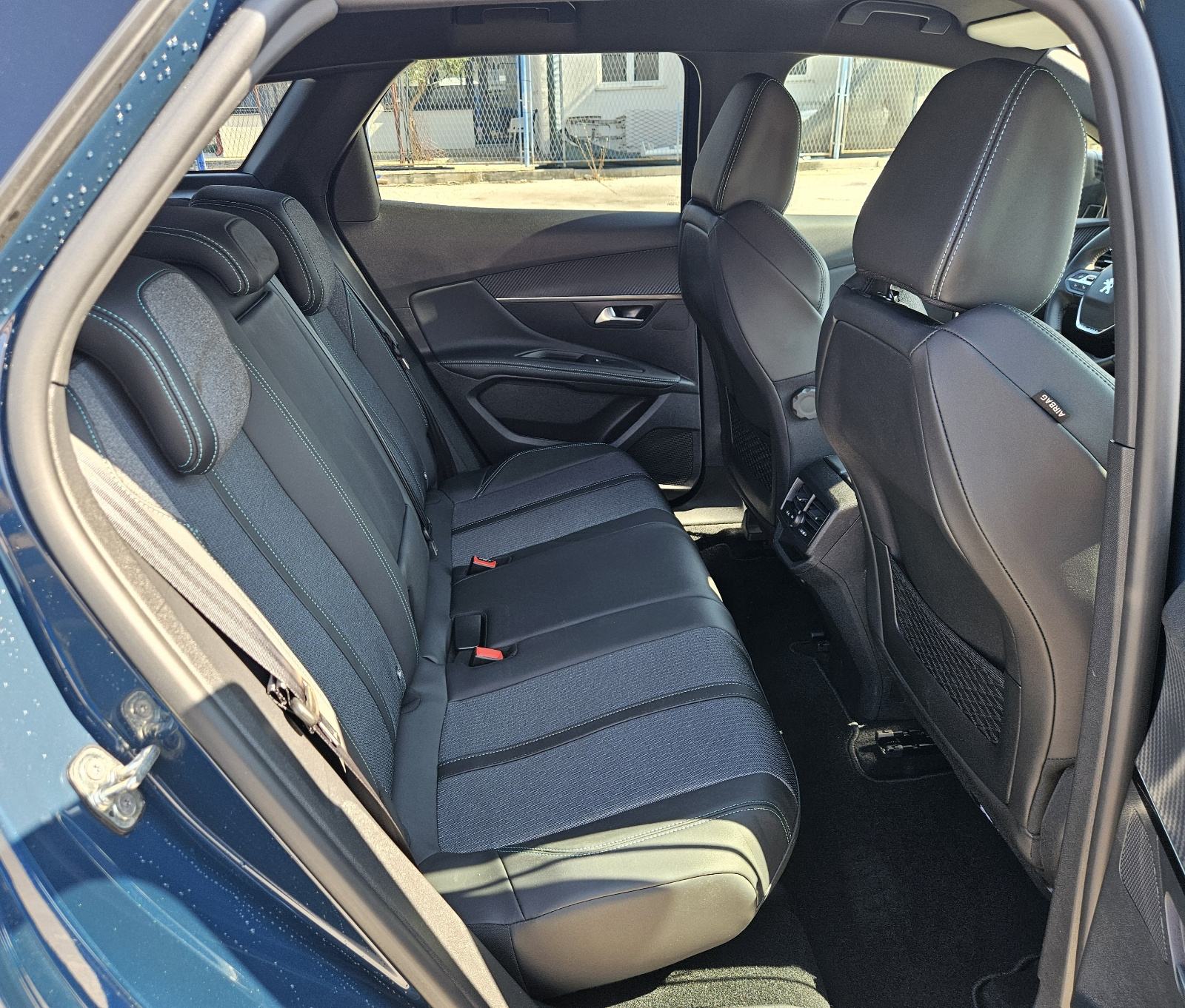 PEUGEOT 3008 1,2 TURBO 130 KS • SAMO 12.000 KM • FULL OPREMA ALLURE, fotografija 12