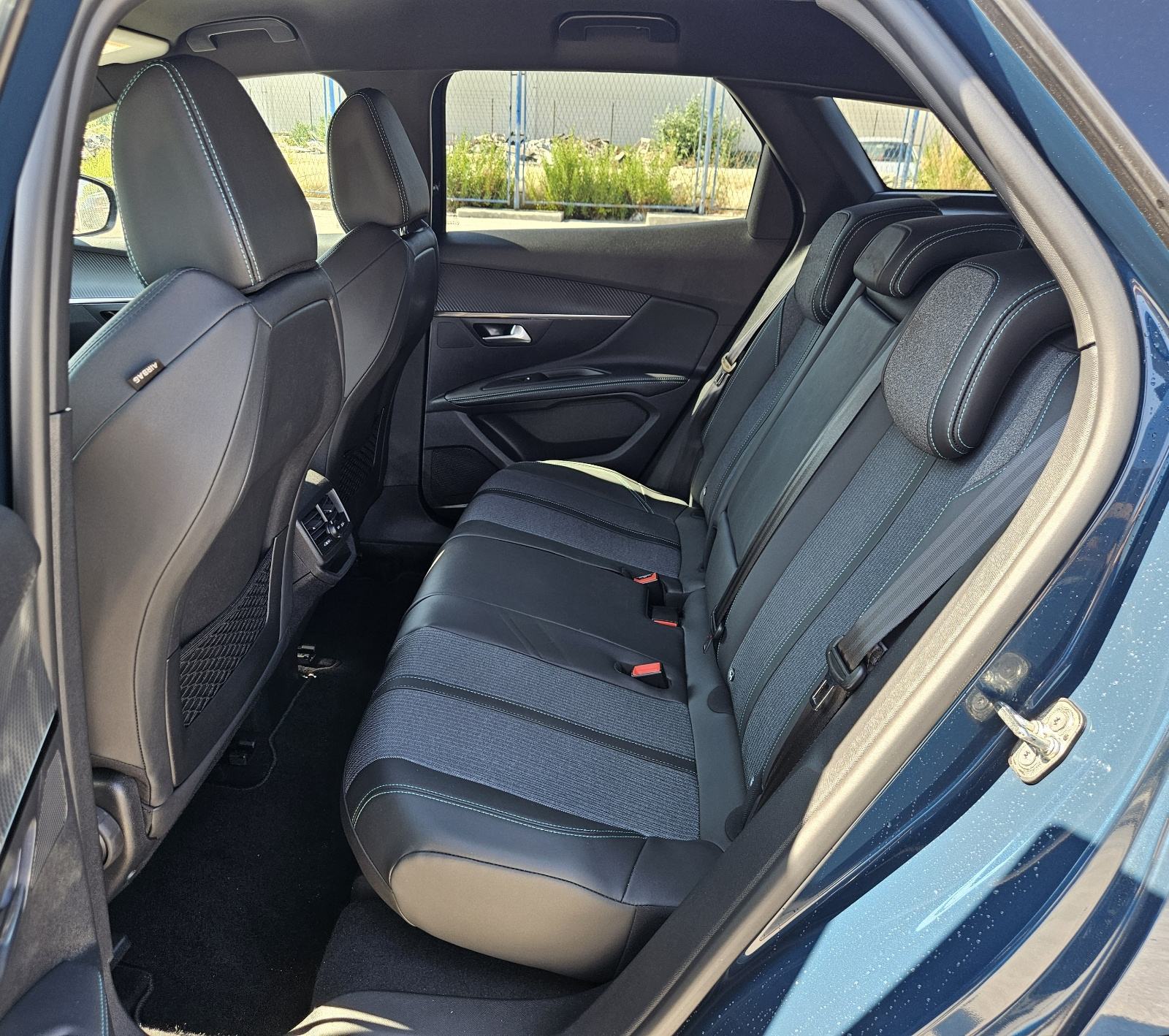 PEUGEOT 3008 1,2 TURBO 130 KS • SAMO 12.000 KM • FULL OPREMA ALLURE, fotografija 13