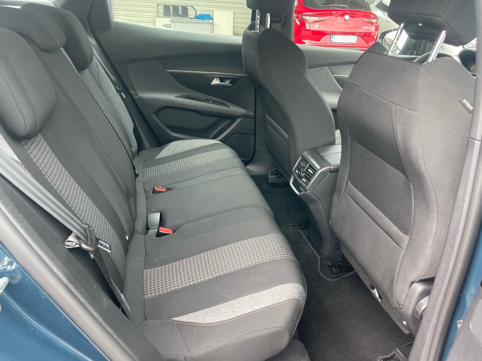 Peugeot 3008 1,5 HDi Allure, Automatik !!, fotografija 17