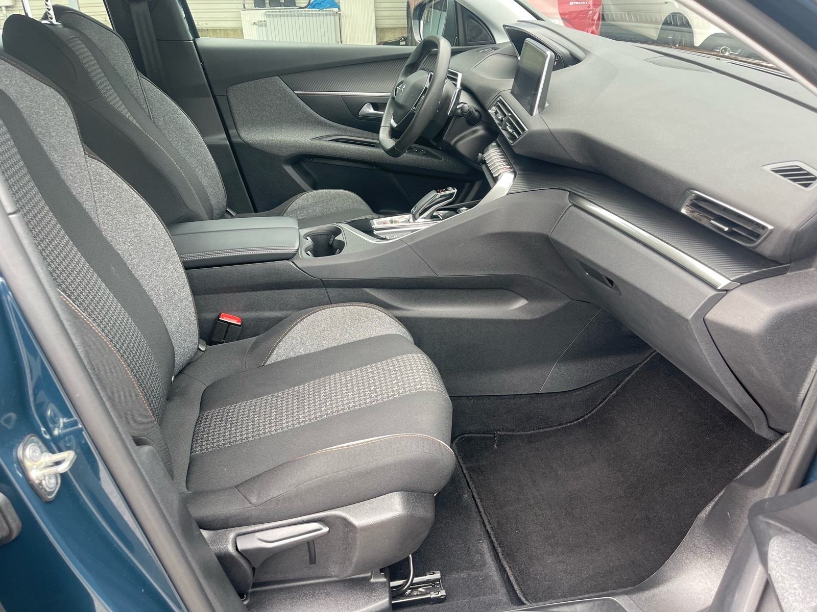 Peugeot 3008 1,5 HDi Allure, Automatik !!, fotografija 18