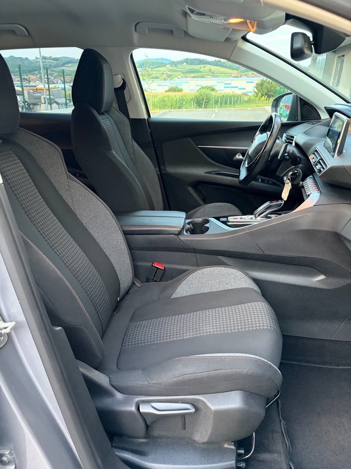 Peugeot 3008 1,5 BlueHDI automatik 2019g., fotografija 9