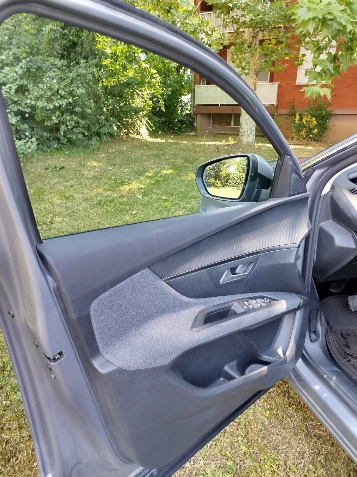 Peugeot 3008 1,5 BlueHDI, reg.8/2027, automatik 8, fotografija 17