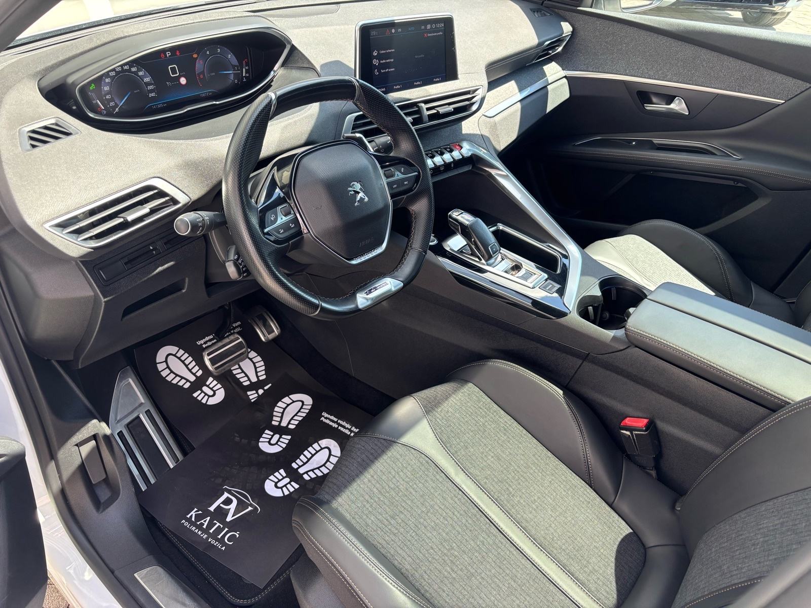 Peugeot 3008 1,5 BlueHDI automatik •GT Line• Pano • NOVI LANAC, fotografija 11