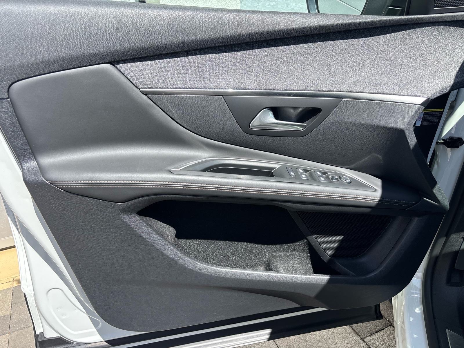 Peugeot 3008 1,5 BlueHDI automatik •GT Line• Pano • NOVI LANAC, fotografija 18