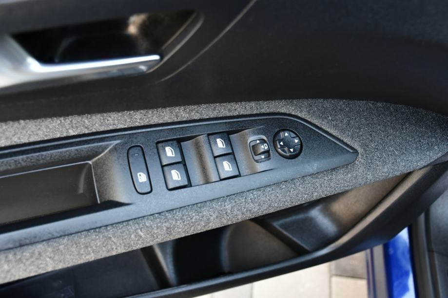 AKCIJA~Peugeot 3008 1,5 BlueHDI ~Automatik~Navigacija~Servisna~Jamstvo, fotografija 19