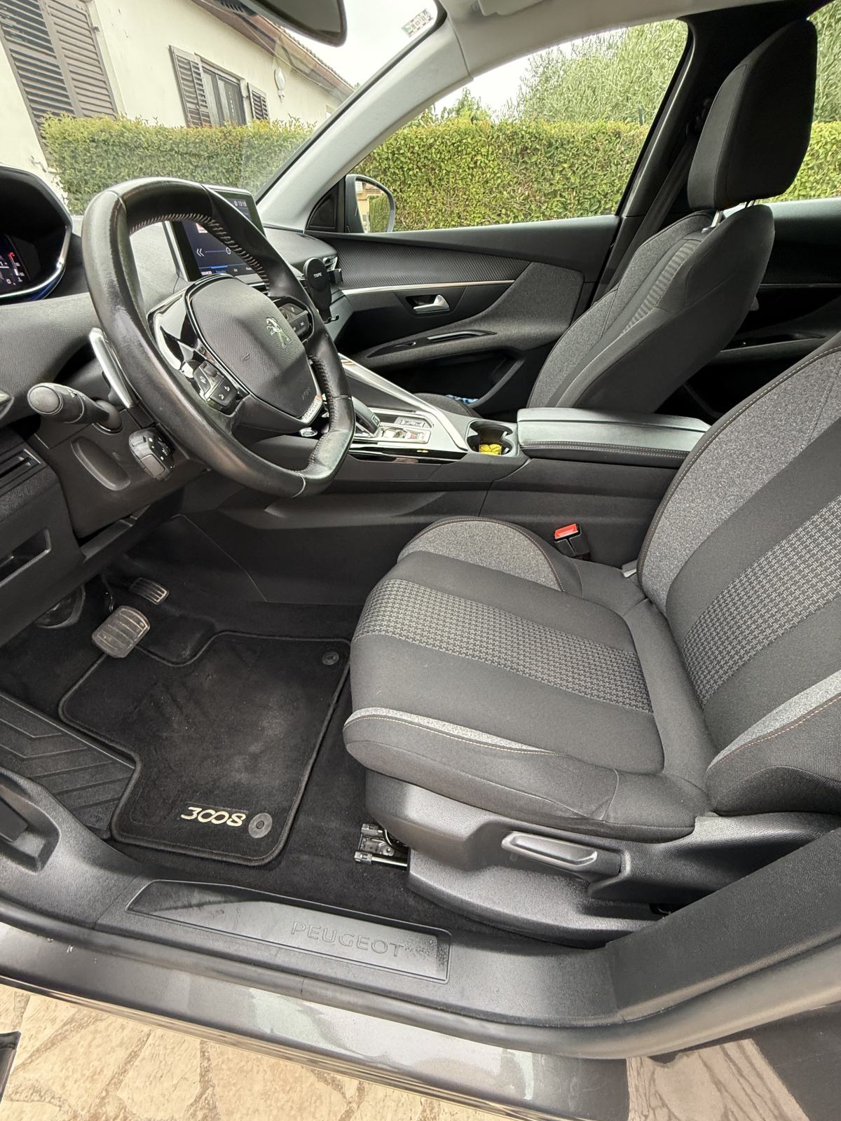 Peugeot 3008 1,5 BlueHDI business line EAT8, fotografija 9