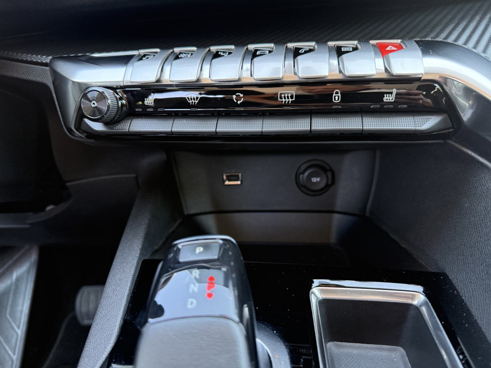 Peugeot 3008 1,5 BlueHDI business line EAT8, fotografija 14