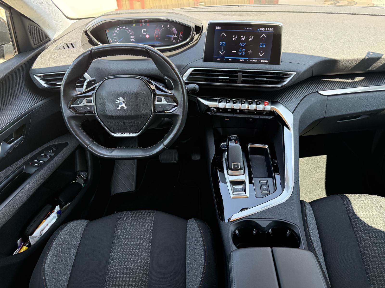 Peugeot 3008 1,5 BlueHDI business line EAT8, fotografija 13