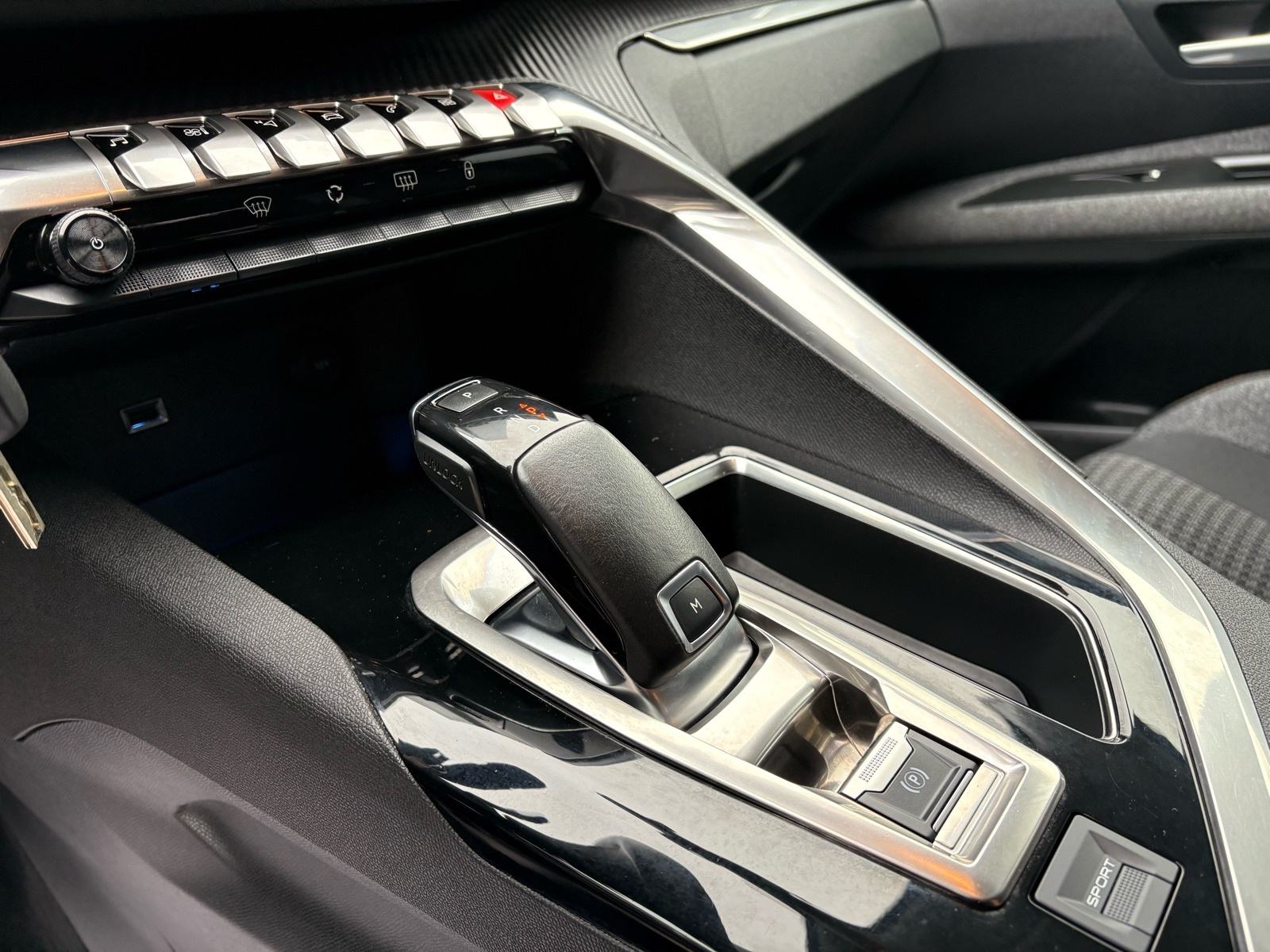 Peugeot 3008 1,5 HDI Active, fotografija 17