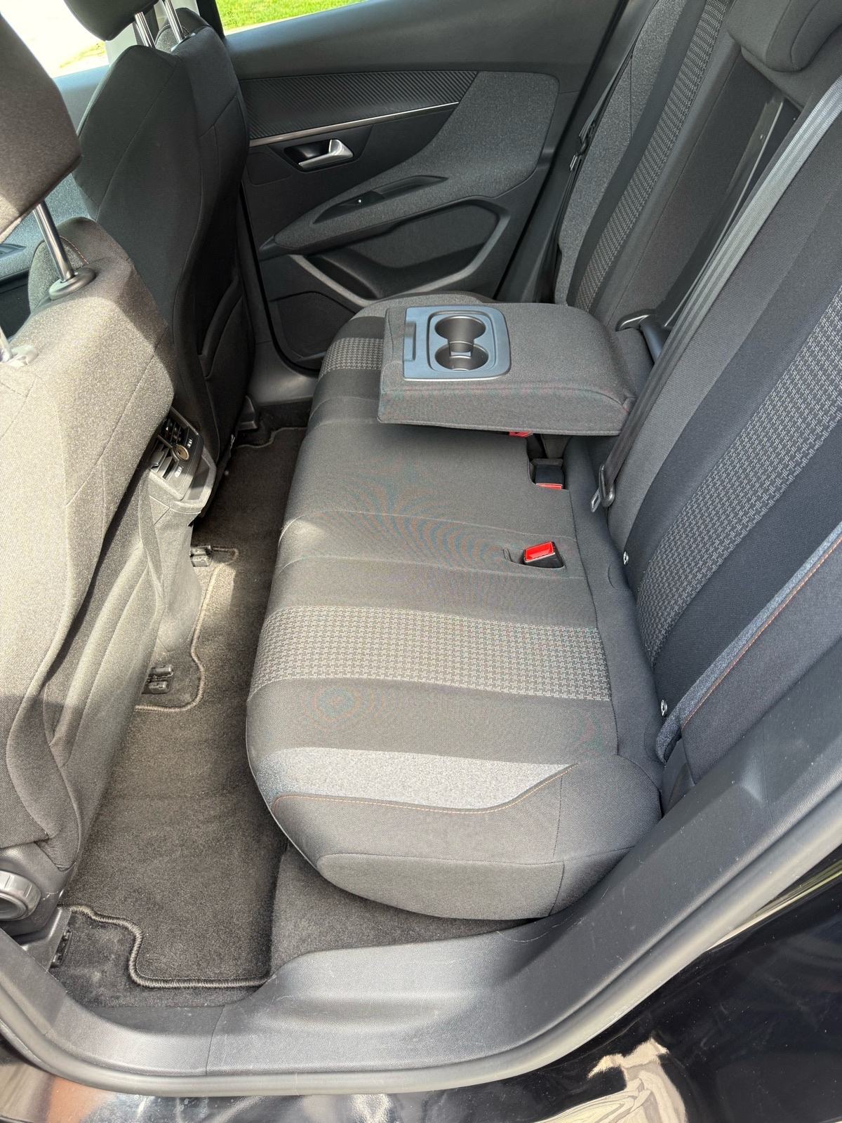 Peugeot 3008 1,5 BlueHDI ** PROMIJENJEN LANAC** LEASING 220€/ 60 mj.*, fotografija 13