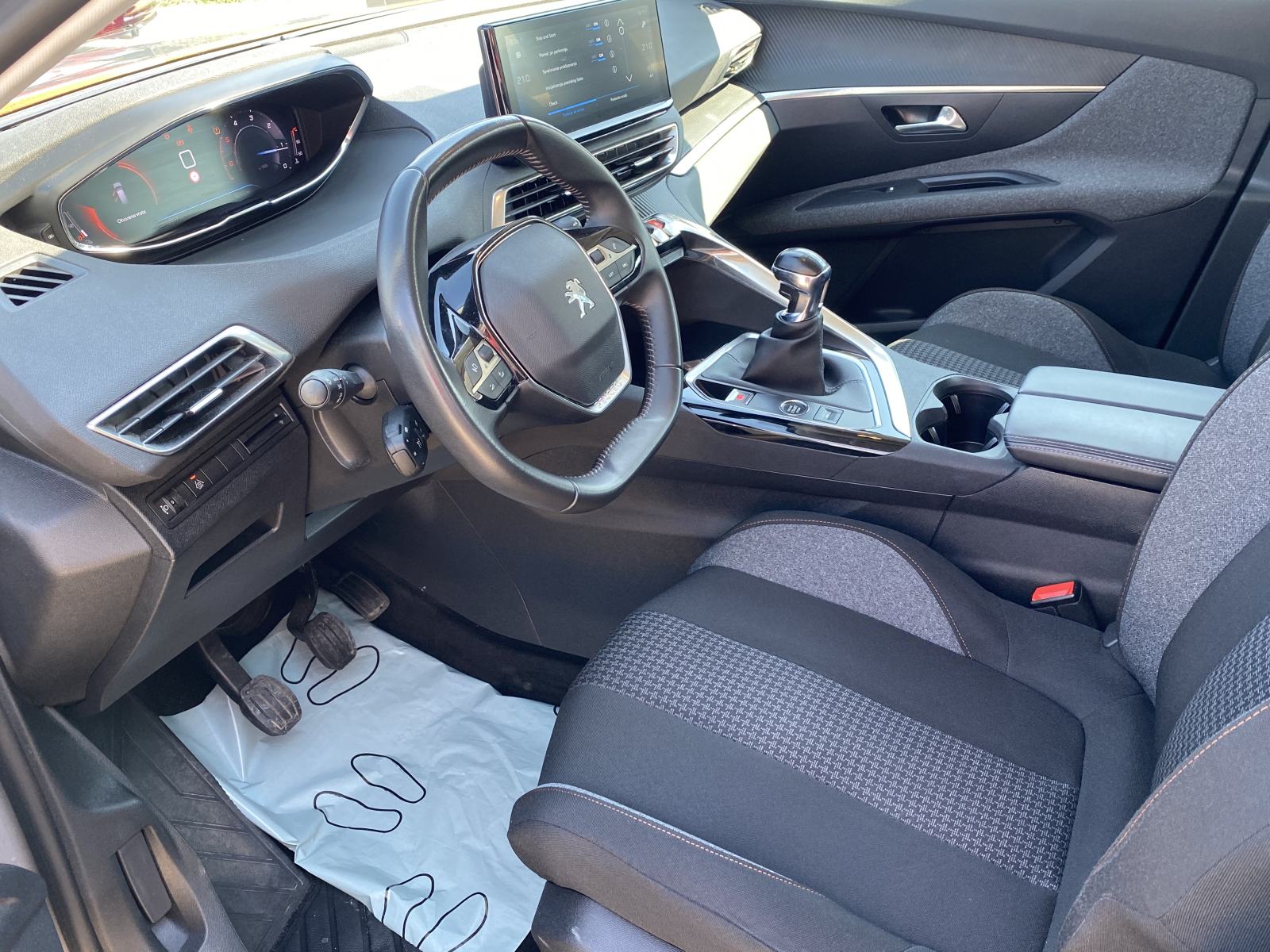 Peugeot 3008 1,5 BlueHDi** 9 EUR/DAN**, fotografija 9