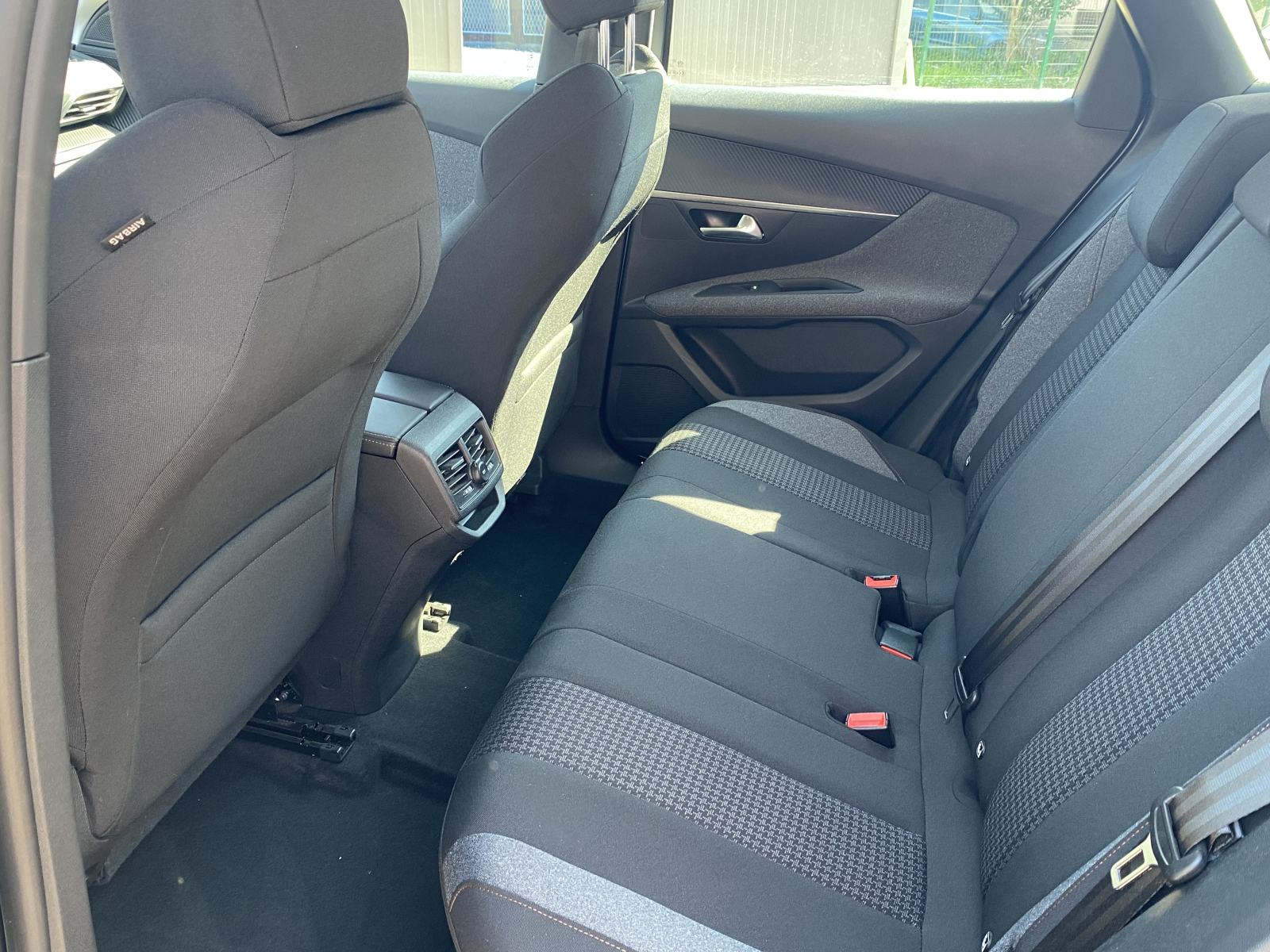 Peugeot 3008 1,5 BlueHDi** 9 EUR/DAN**, fotografija 11
