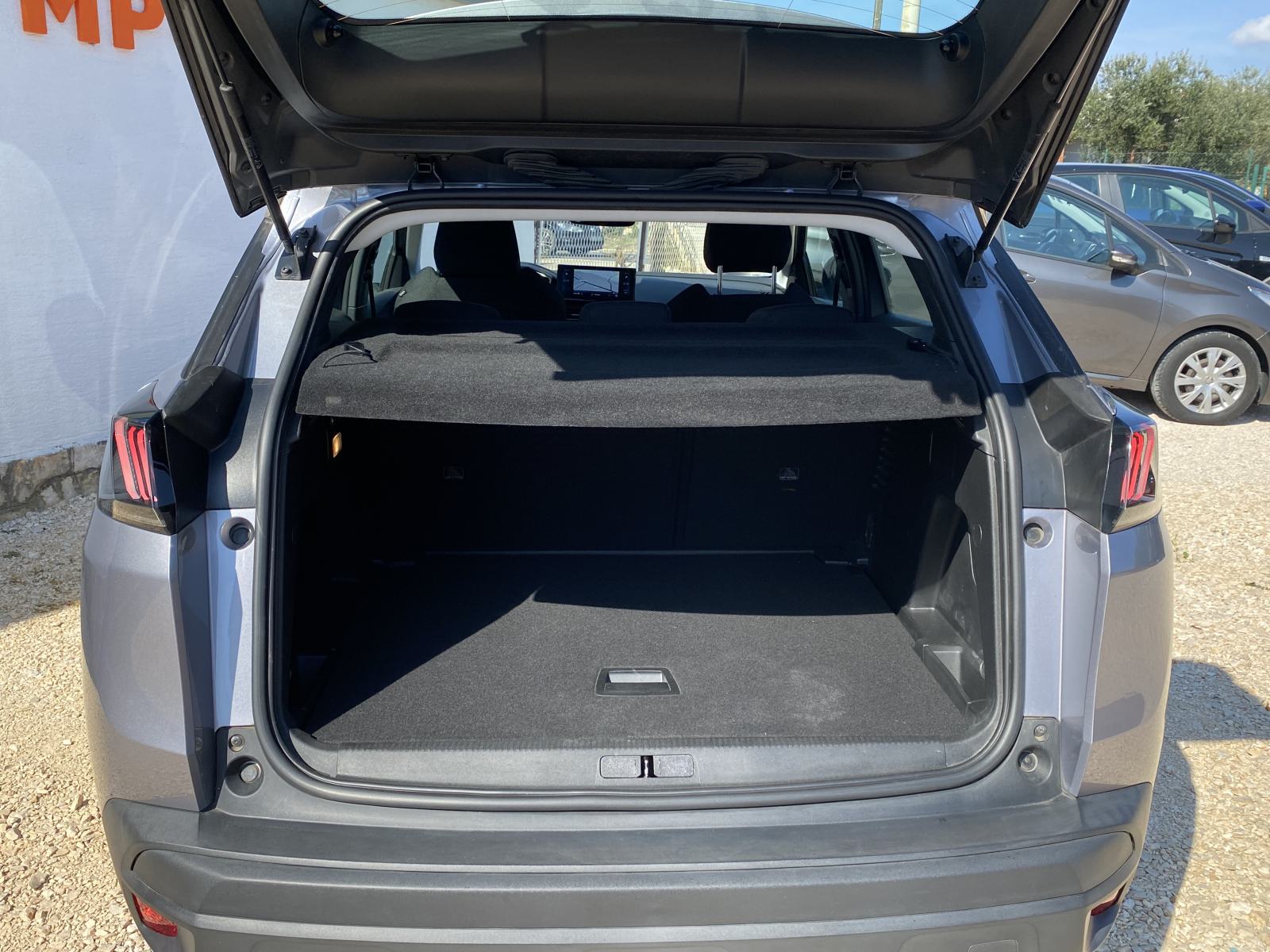 Peugeot 3008 1,5 BlueHDi** 9 EUR/DAN**, fotografija 16