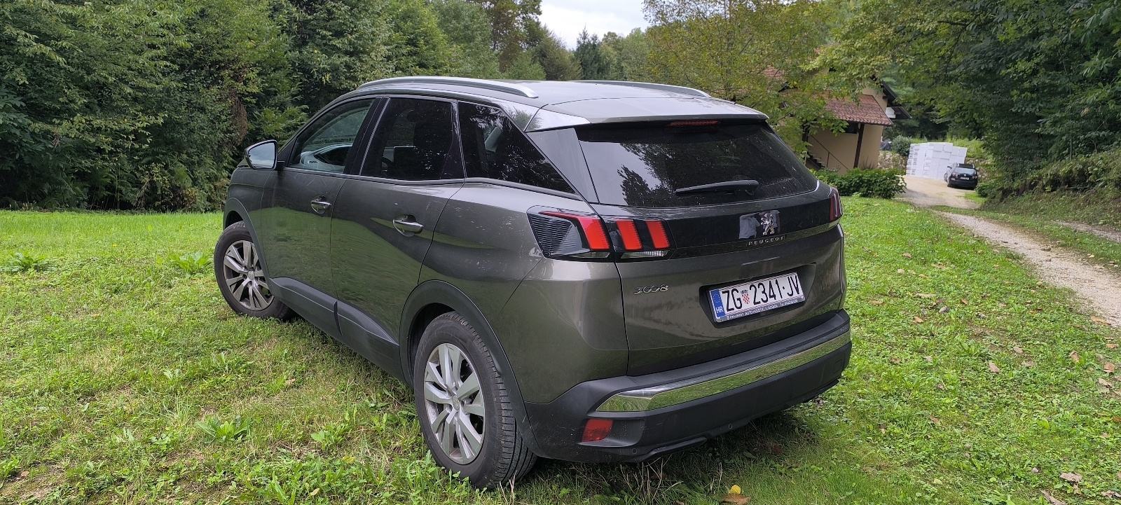 Peugeot 3008 1,5 BlueHDI Automatik HR AUTO 1.VL. VELIKI I MALI SERVIS, fotografija 9