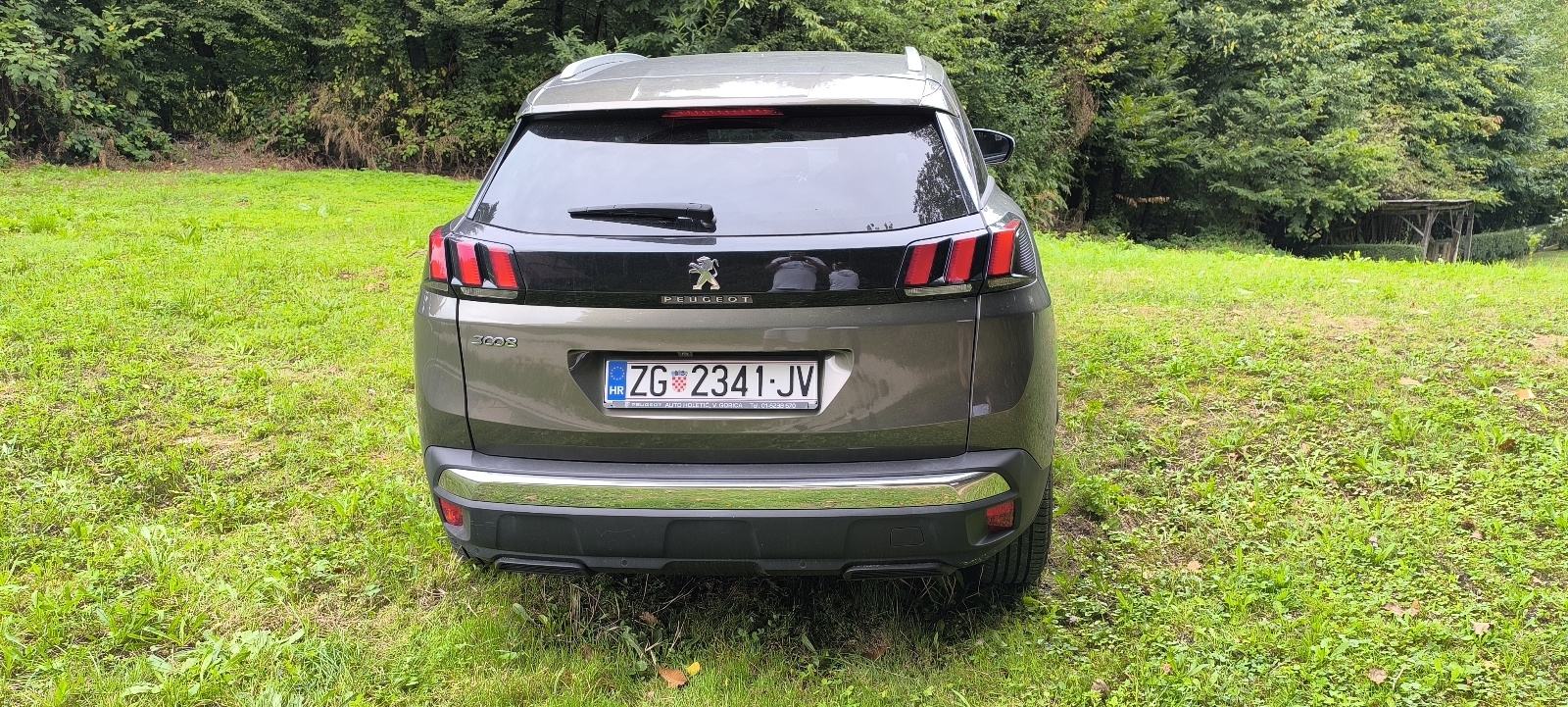 Peugeot 3008 1,5 BlueHDI Automatik HR AUTO 1.VL. VELIKI I MALI SERVIS, fotografija 12