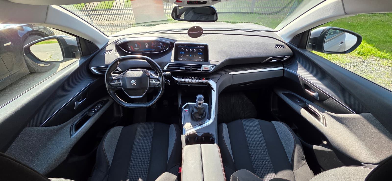 Peugeot 3008 1,5 BlueHDI, fotografija 8
