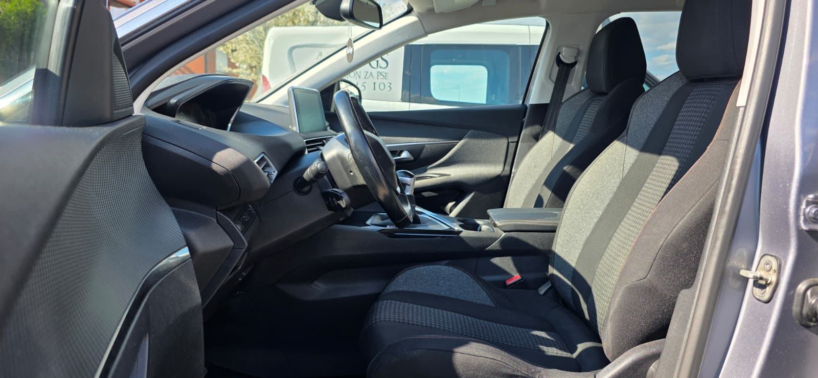 Peugeot 3008 1,5 BlueHDI, fotografija 11