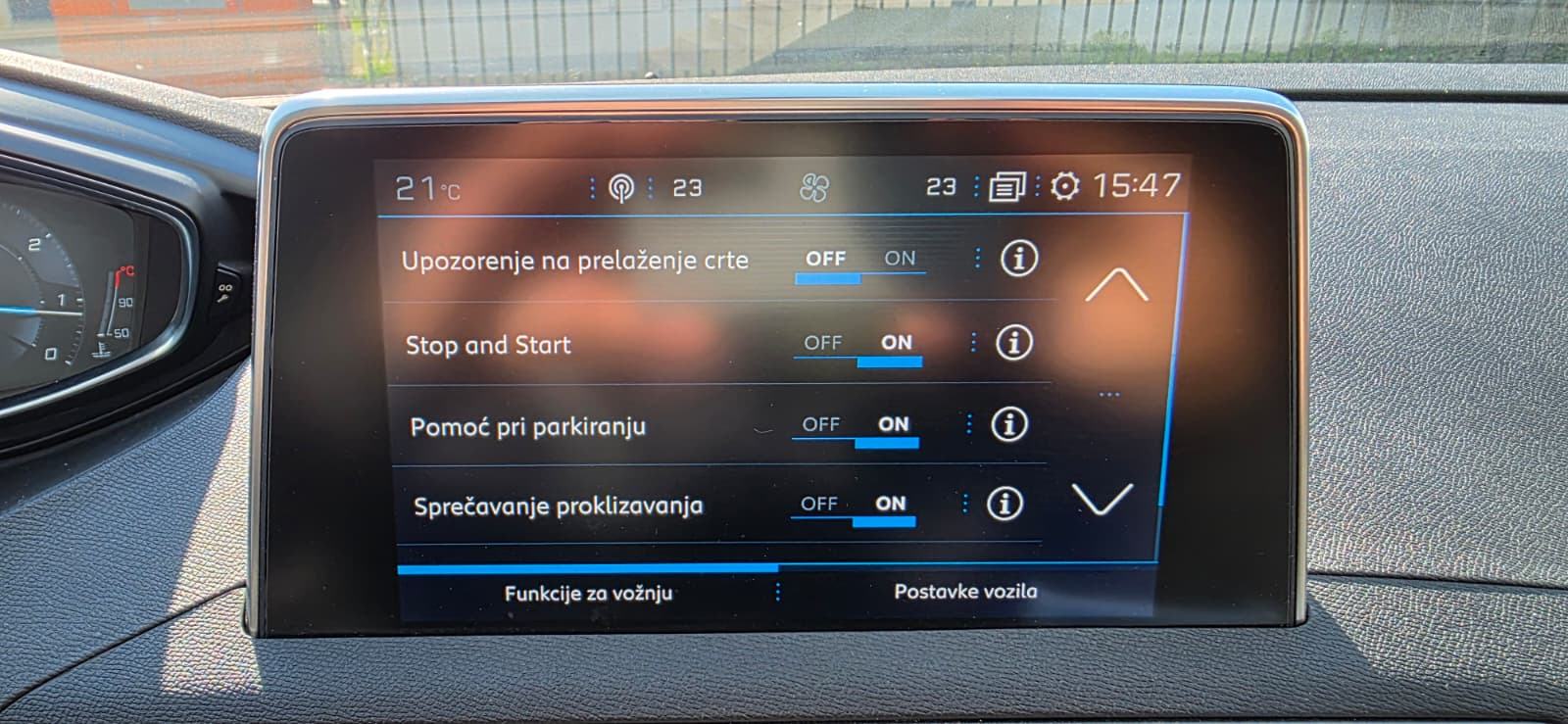 Peugeot 3008 1,5 BlueHDI, fotografija 16
