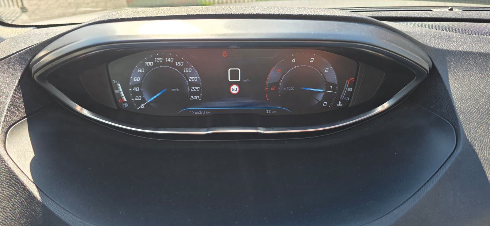 Peugeot 3008 1,5 BlueHDI, fotografija 18