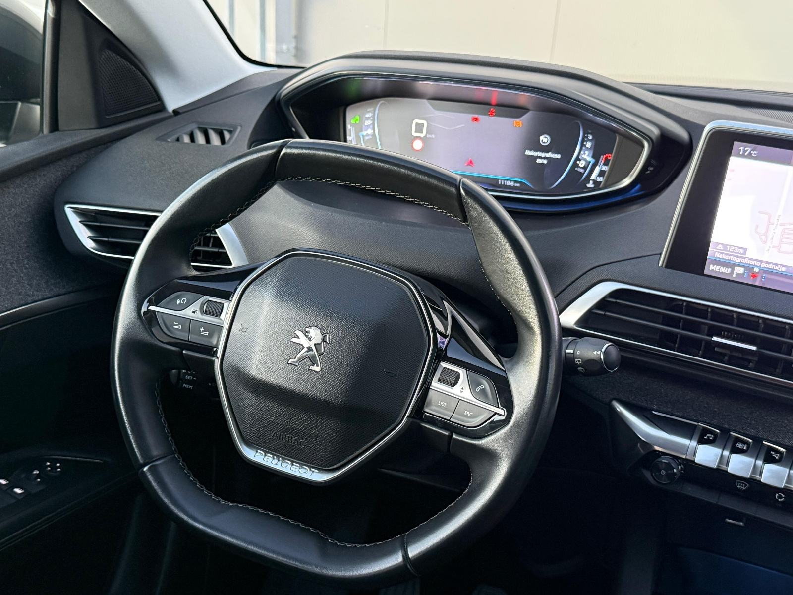PEUGEOT 3008 1,5 HDI☆ALLURE☆PANORAMA☆VIRTUAL COCKPIT☆AMBIENT LIGHT☆, fotografija 17